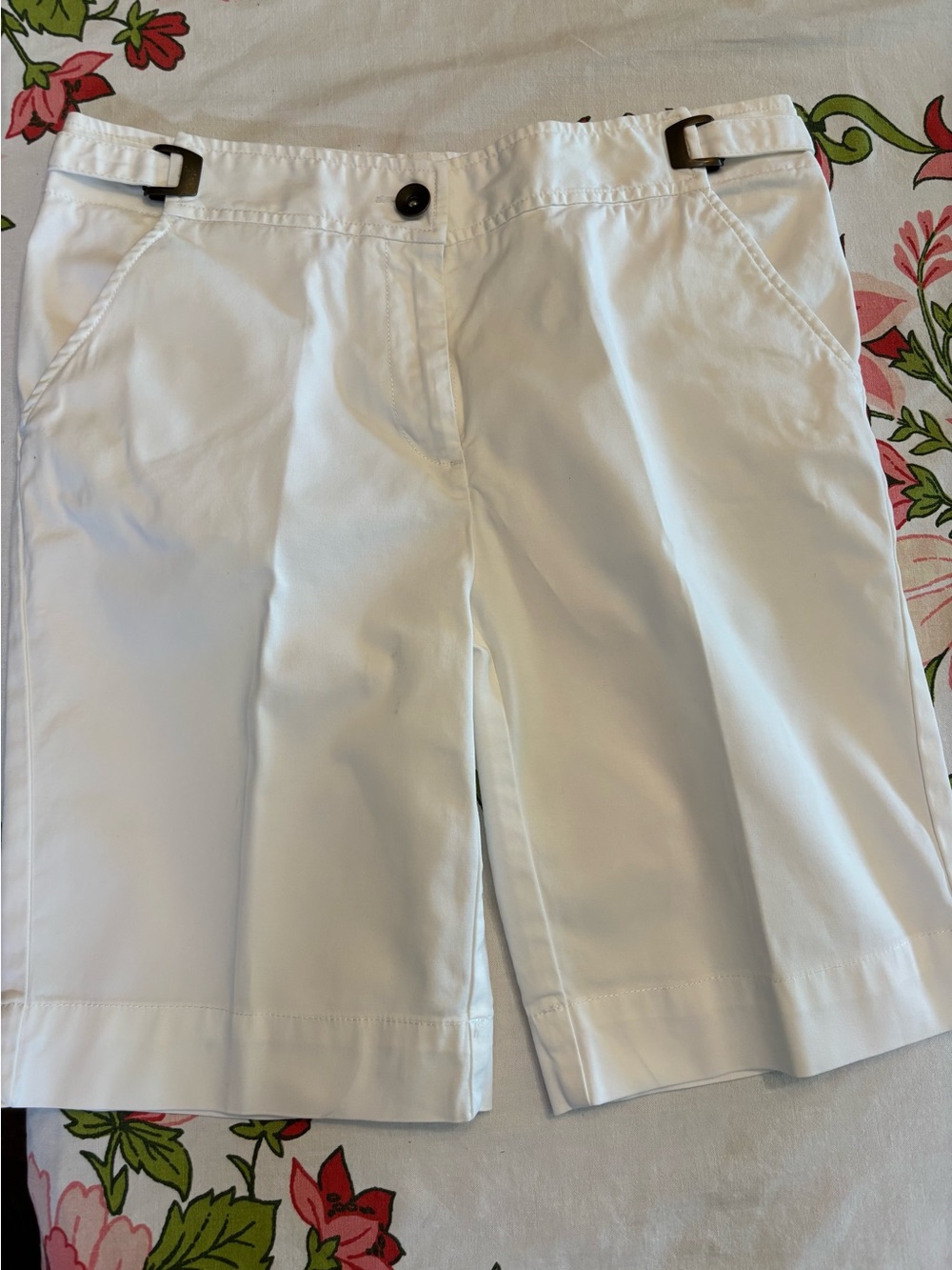 Lands end women’s white cotton Bermuda shorts. Like new